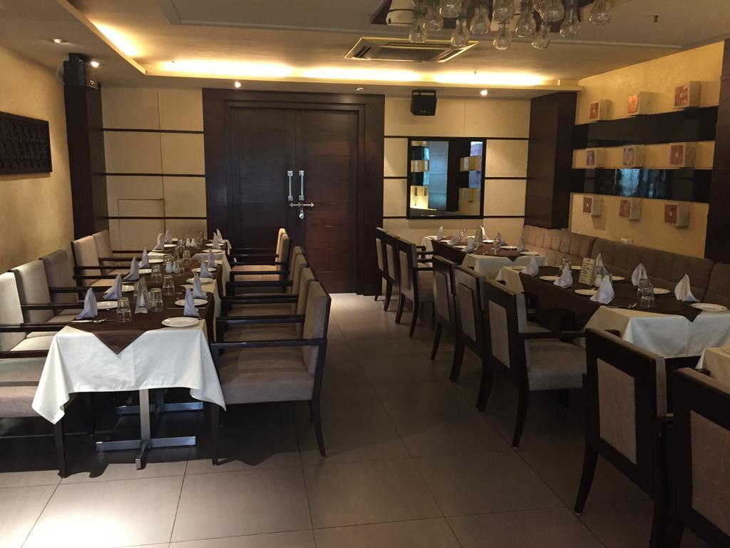 Hotel Caspia Pro Greater Noida Bagian luar foto