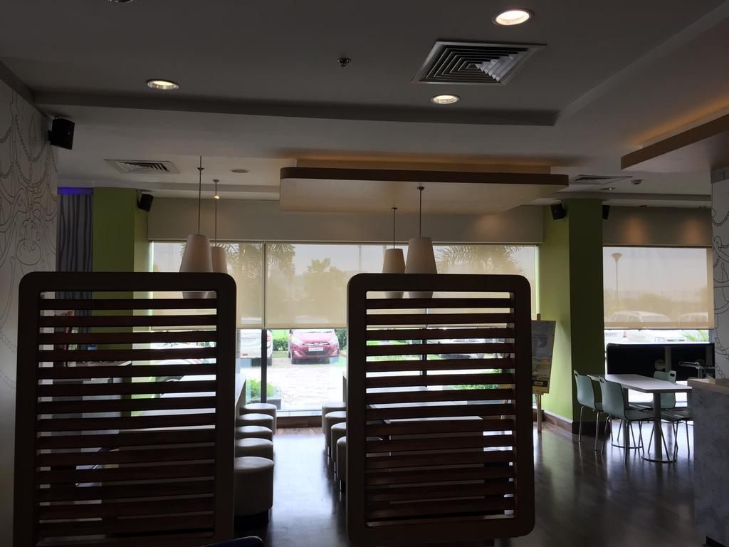 Hotel Caspia Pro Greater Noida Bagian luar foto