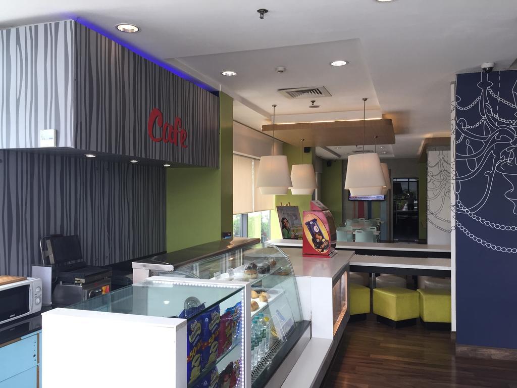 Hotel Caspia Pro Greater Noida Bagian luar foto