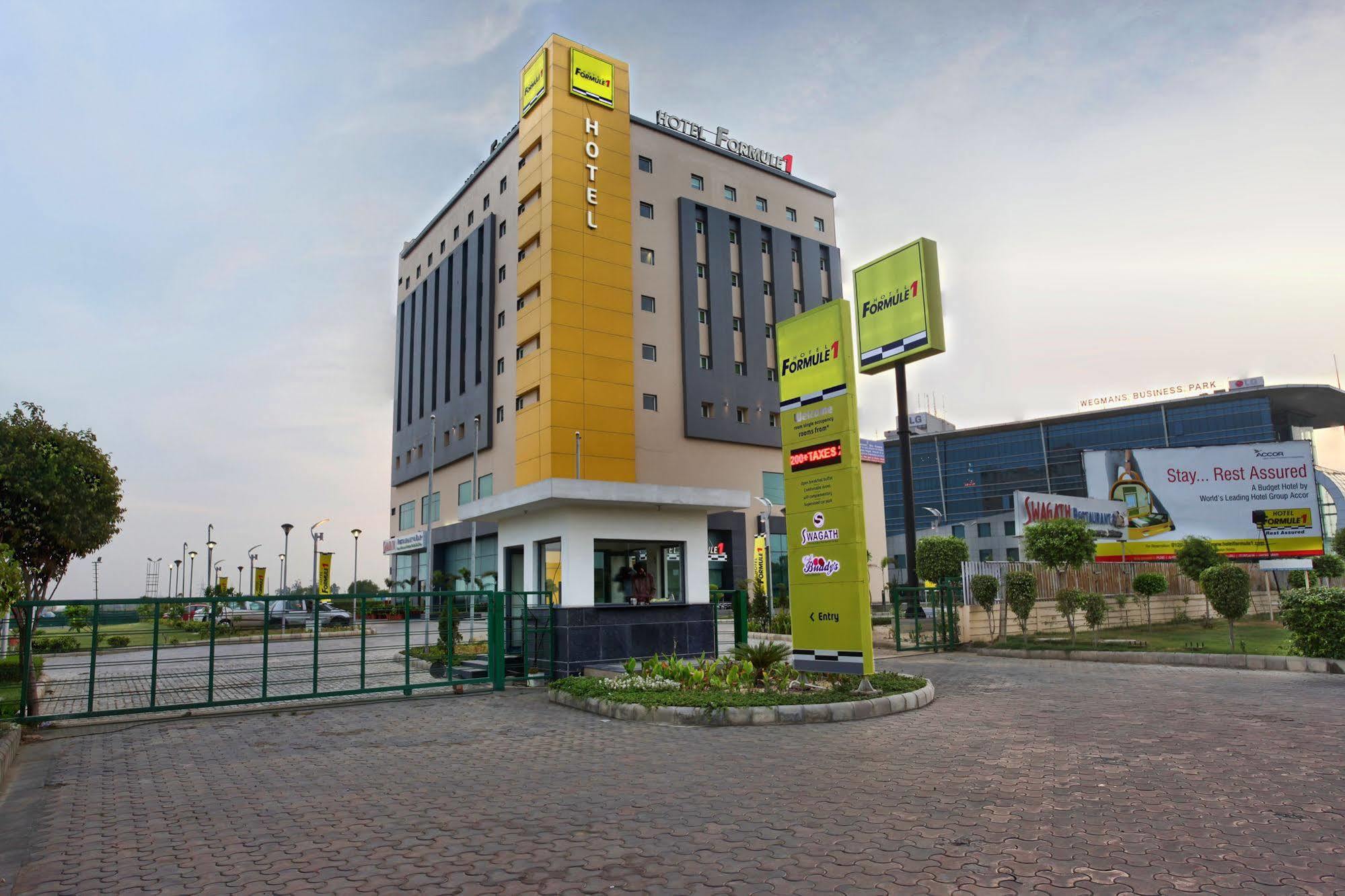 Hotel Caspia Pro Greater Noida Bagian luar foto