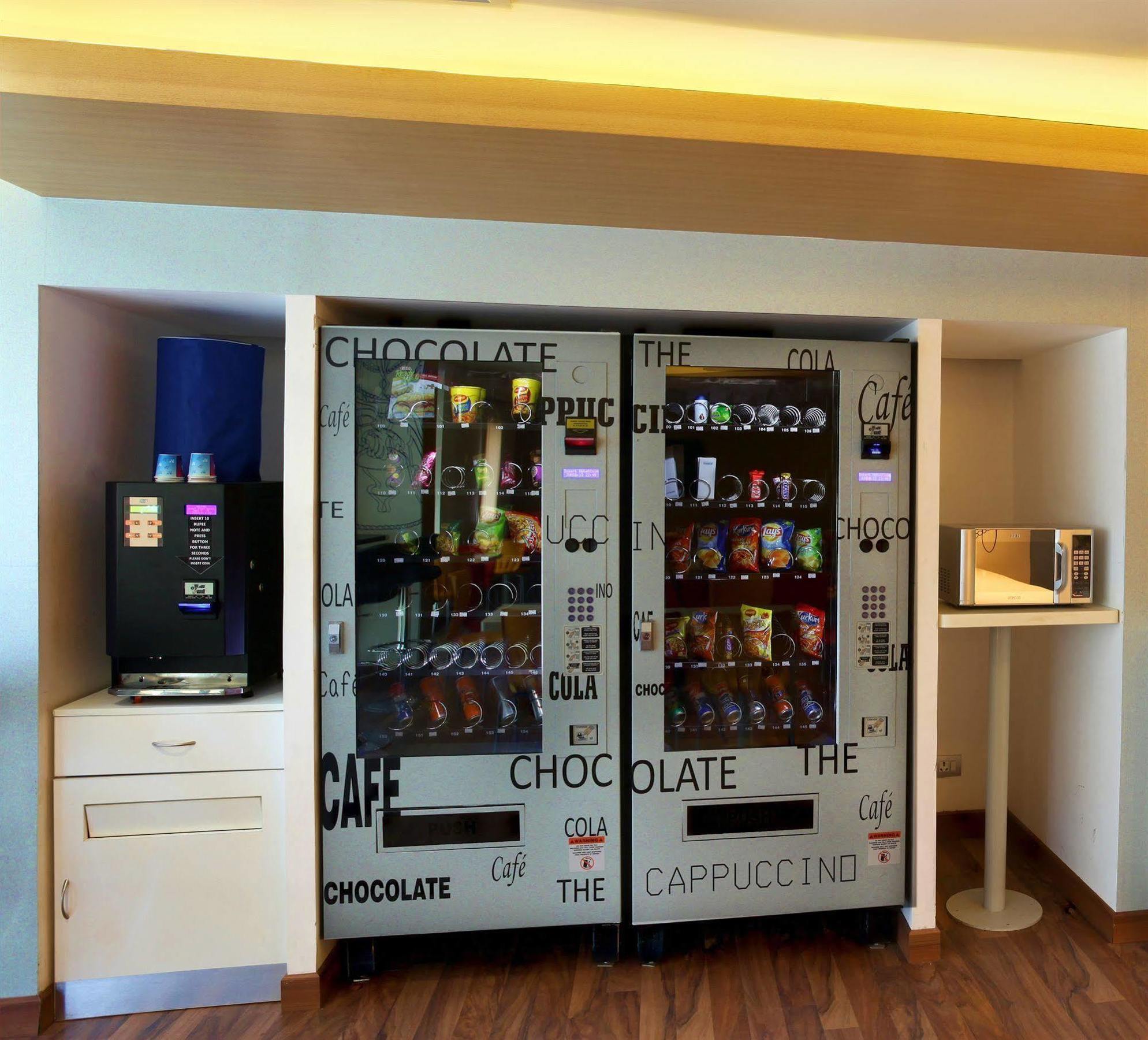 Hotel Caspia Pro Greater Noida Bagian luar foto