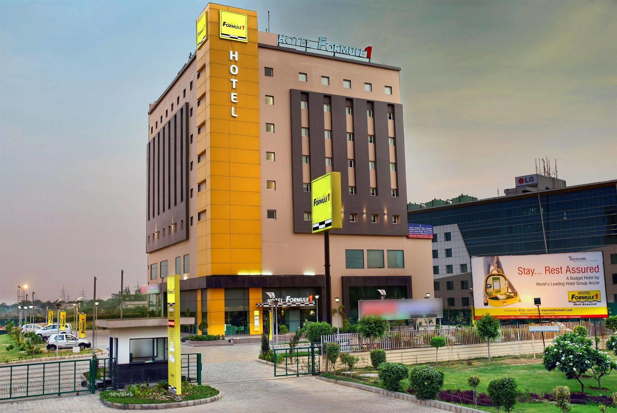 Hotel Caspia Pro Greater Noida Bagian luar foto
